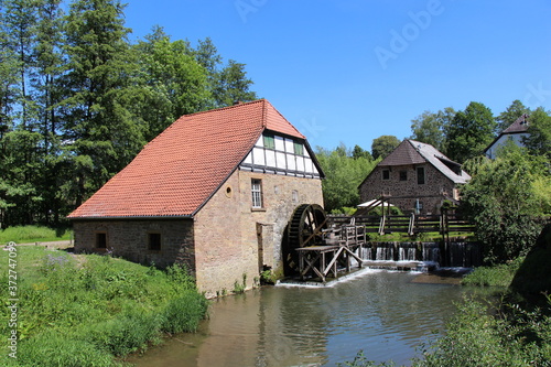 Historische Wassermühle bei Schloß Brake © clousunbilder