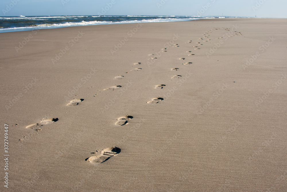 Fußspuren im Sandstrand Stock Photo | Adobe Stock