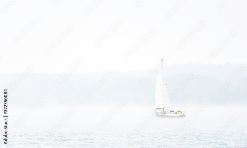 Boot im Nebel