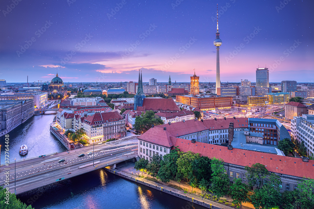 Obraz premium panoramiczny widok na centrum Berlina w nocy