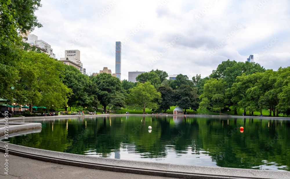 Fototapeta premium Pond in Central Park New York