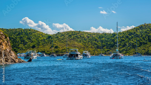 Tableau sur toile A view across the Bight bay on Norman island off the main island of Tortola