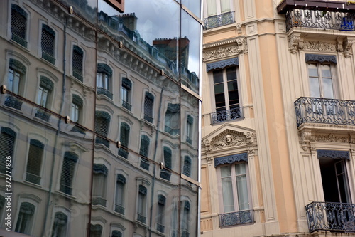 Fassadenspiegelung in der Altstadt von Lyon