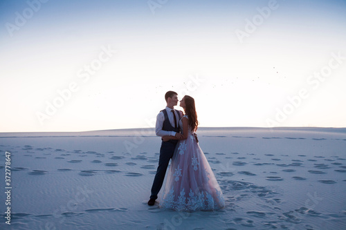 Photography the bride and groom on the beach at sunset