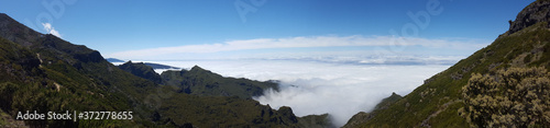 Madère, le Pico Ruivo stoppe les nuages..