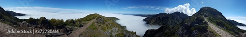 Madère, panorama du Pico Ruivo et sa mer de nuages.. © odjectif