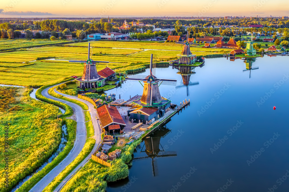 Zaanse Schans windmills in North Holland, Netherlands - obrazy, fototapety, plakaty 