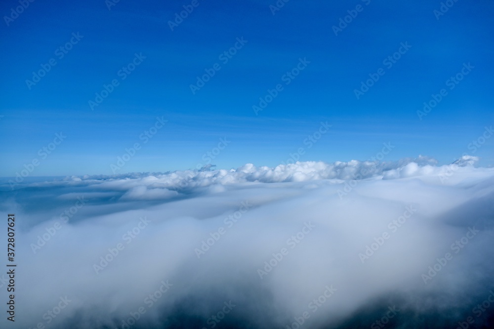伊吹山山頂付近で見た夏雲に覆われた情景＠滋賀