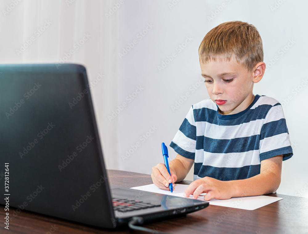The child learns independently at home. Online learning. The child learns independently at home. Online learning.