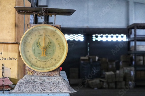Obraz na płótnie old scale on the scales