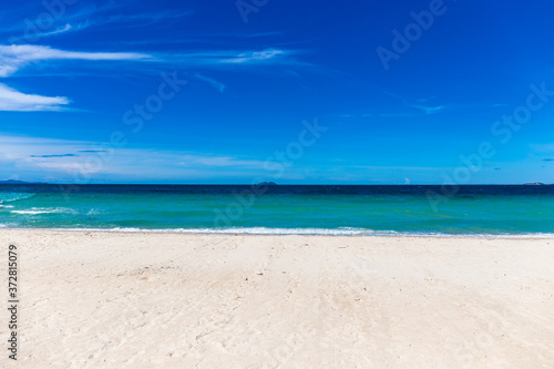 Sea and sandy beaches Sea waves and blue sky at Koh Larn, Thailand Natural background © powerbeephoto