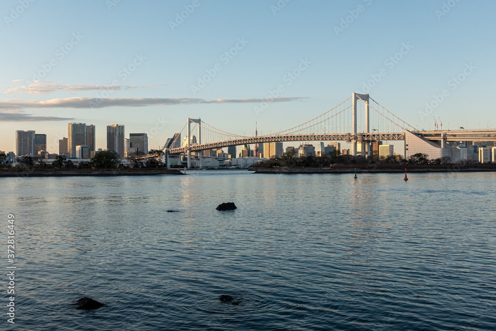 Fototapeta premium Tokyo skyline with the Rainbow Bridge