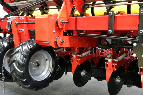 Precision inline seeder. A row seeder. Seed drill. Fragment.