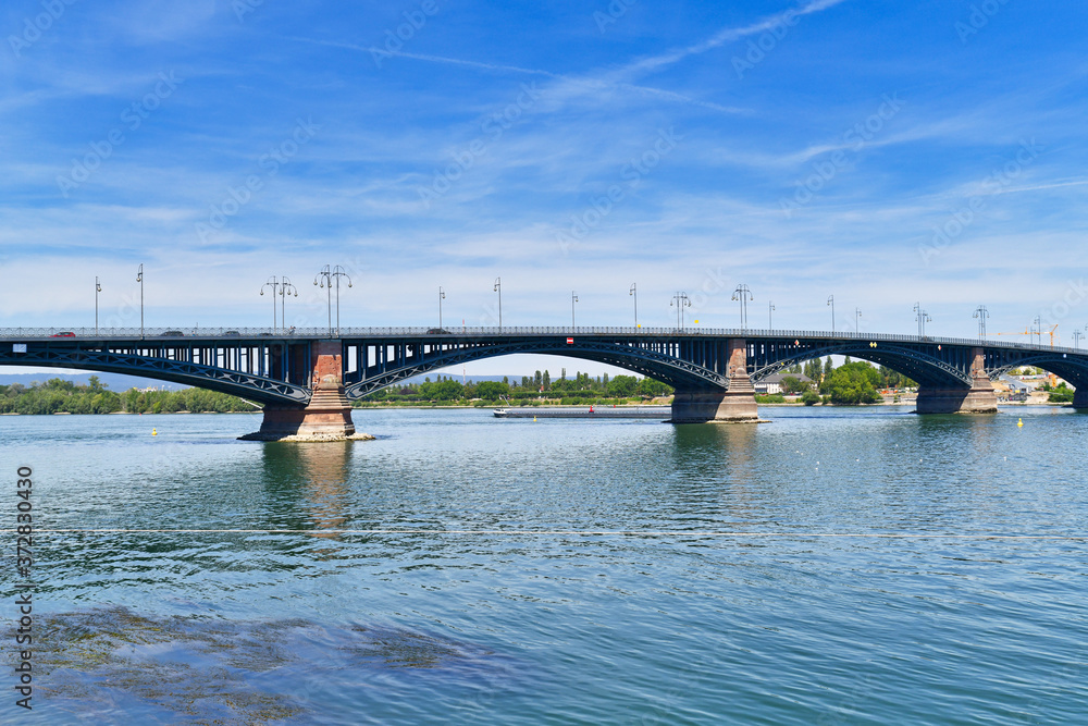 Large 'Theodor Heuss Bridge' an arch bridge over the Rhine River connecting the cities Mainz and Wiesbaden in Germany Large 'Theodor Heuss Bridge' an arch bridge over the Rhine River connecting the cities Mainz and Wiesbaden in Germany