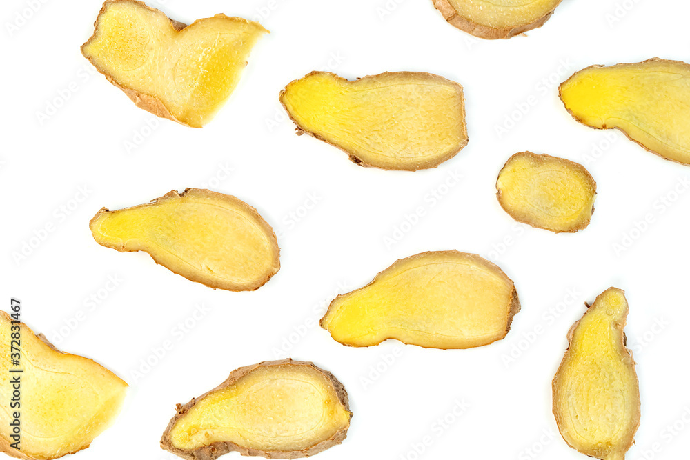 Naklejka premium sliced fresh ginger root isolated on white background