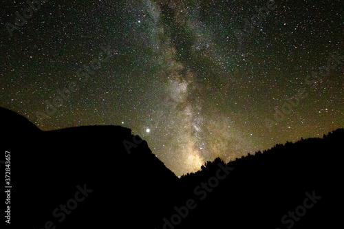 Paisaje nocturno desde Izaba Isaba durante la noche de las perseidas
