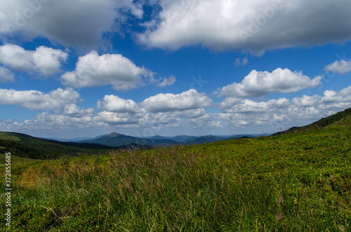 Fototapeta Naklejka Na Ścianę i Meble -  Bieszczady panorama z połoniny 