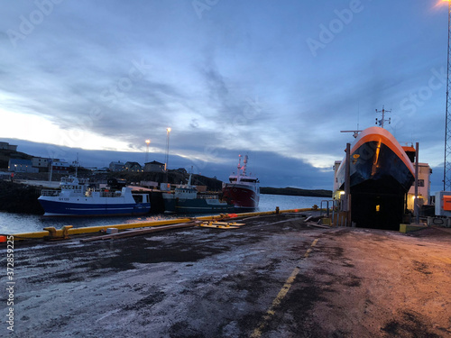 Wallpaper Mural ship on the river Torontodigital.ca