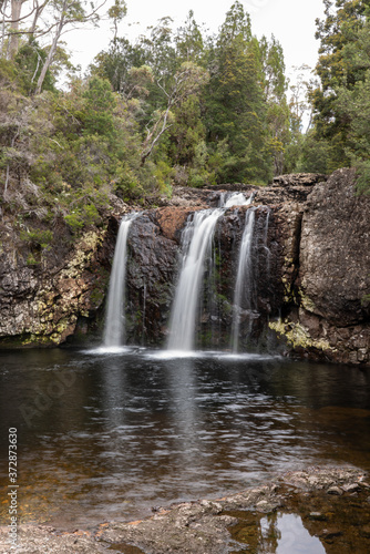 タスマニアのクレドルマウンテンのペンシルパイン滝 ( Pencil Pine Falls on Cradle Mountain in Tasmania )
