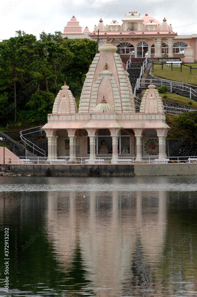 Hindu Temple, Sacred Grand Bassin lake