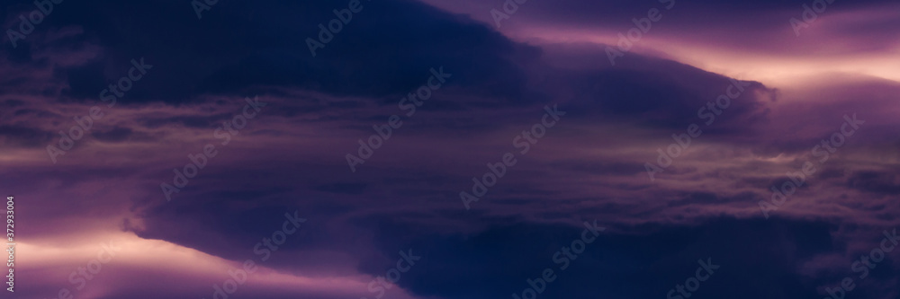 Obraz premium Parallel dramatic storm clouds space