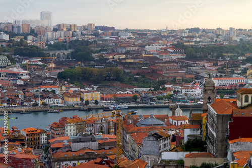 Panoramica o Skyline de la ciudad de Oporto, en el pais de Portugal © Alvaro Martin