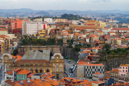 Panoramica o Skyline de la ciudad de Oporto, en el pais de Portugal