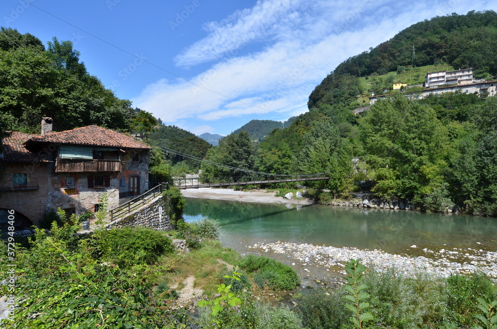 Clanezzo, Antico Porto Fluviale e Passerella sul fiume brembo, in val brembana, Bergamo, Lombardia, Italia