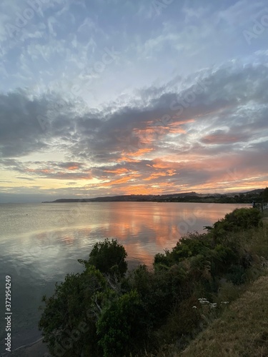 Coucher de soleil sur le lac Taupo, Nouvelle Zélande