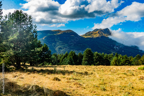 Vistas a Lakartxela durante la subida al monte Txamantxoia