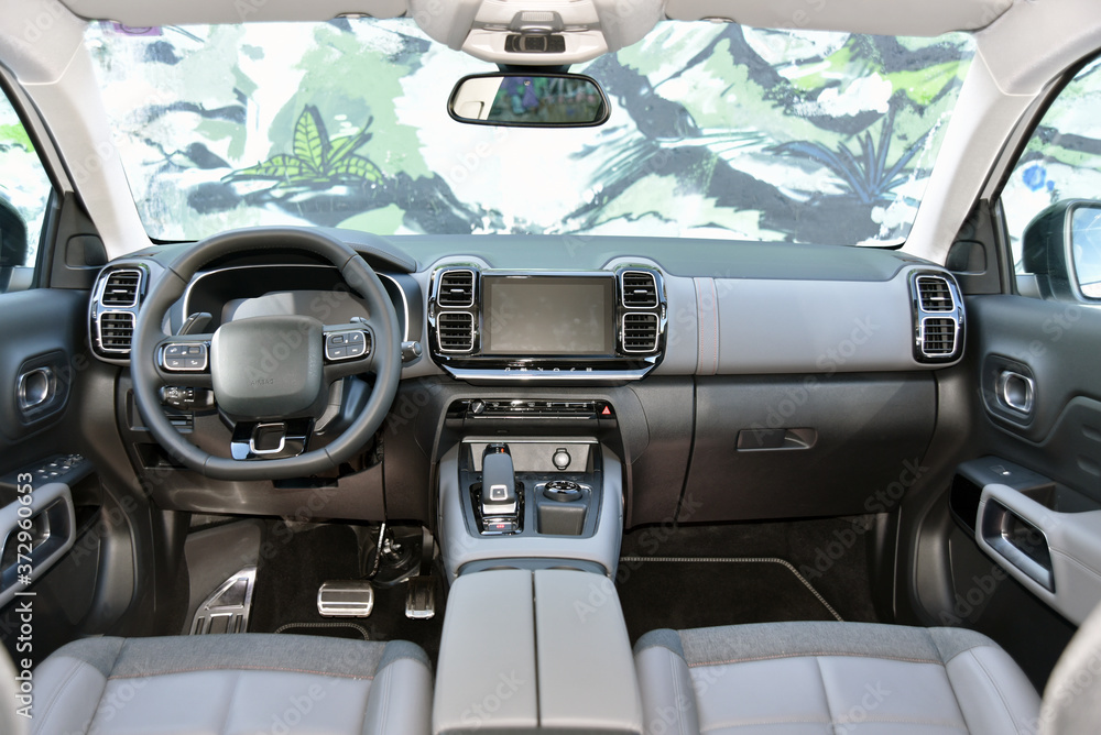 Dashboard of a modern SUV. Interior of a modern suv. - obrazy, fototapety, plakaty 