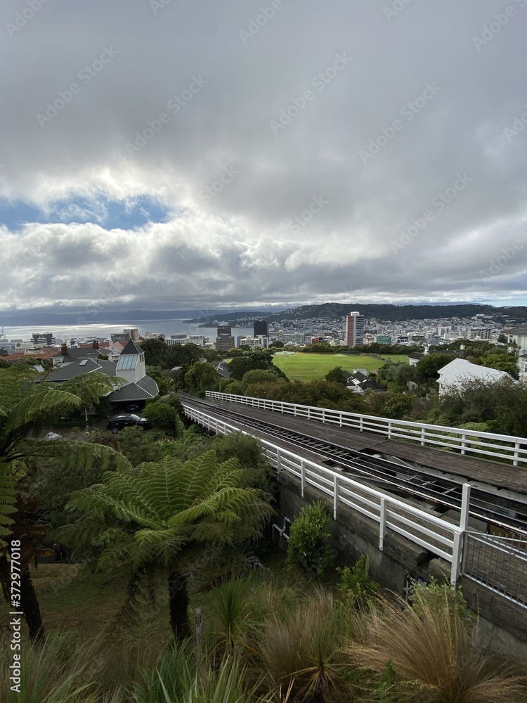 Rail d'un tramway et paysage urbain à Wellington, Nouvelle Zélande	