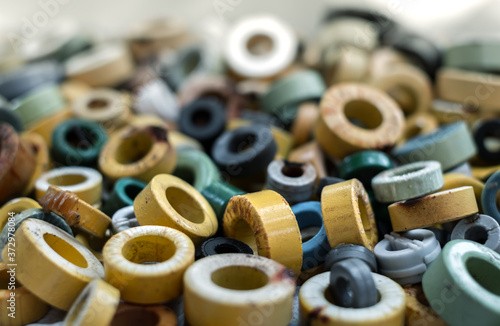 Bilde på lerret a bunch of various ferrite rings