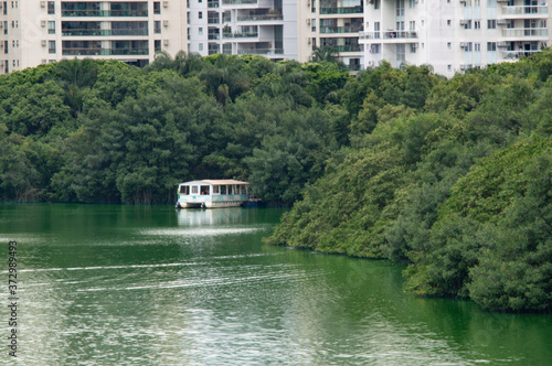 Barco na Lagoa de Marapendi 3