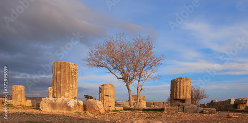 Cuadro en lienzo ruins of the famous Temple of Aphrodite under dramatic sky Old Paphos Cyprus, hi