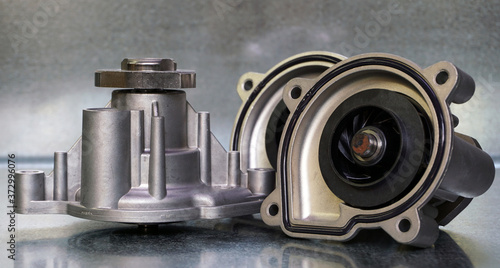 Quadro em tela Coolant pump of a modern car on a steel background