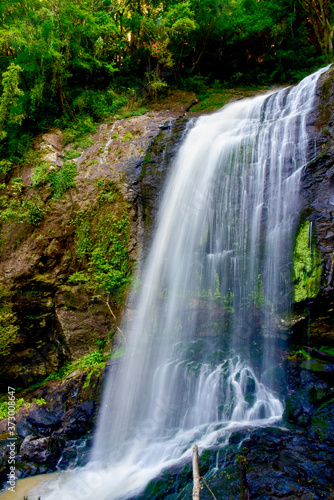 Imagem de longa exposição de cachoeira no Rio Grande do Sul