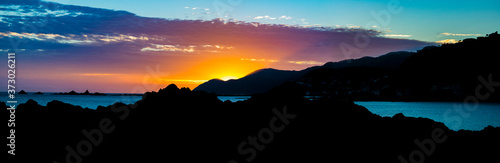 Sunset silhouette in New Zealand © Eric