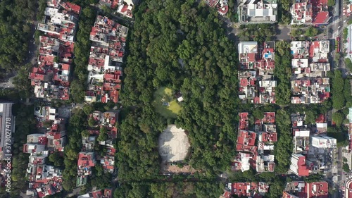 Vista aérea cenital del tejido urbano al rededor del Parque México y Av. Amsterdam en la Colonia Hipódromo de la Ciudad de México photo