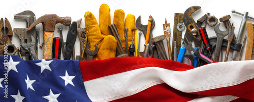 Fotografía Patriotic collection of worn and used work tools with US American flag