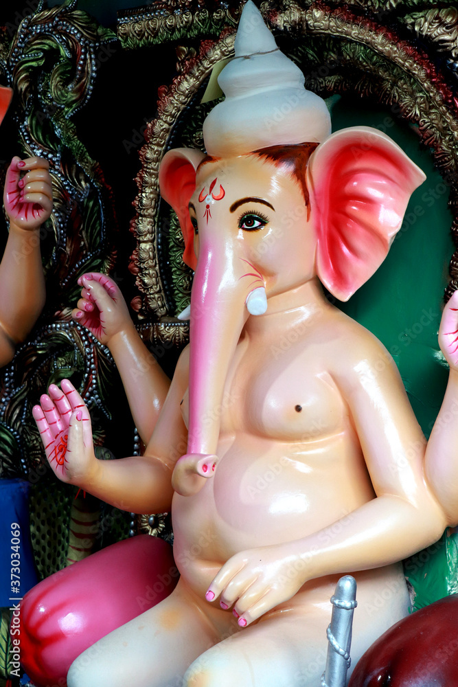 Φωτογραφία Clay idol of Hindu Lord Ganesh, under preparation for Bengal's Durga Puja festival at Kumartuli in Kolkata