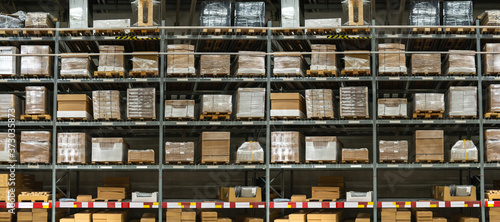 Cuadro en lienzo Self-service warehouse in a hardware store