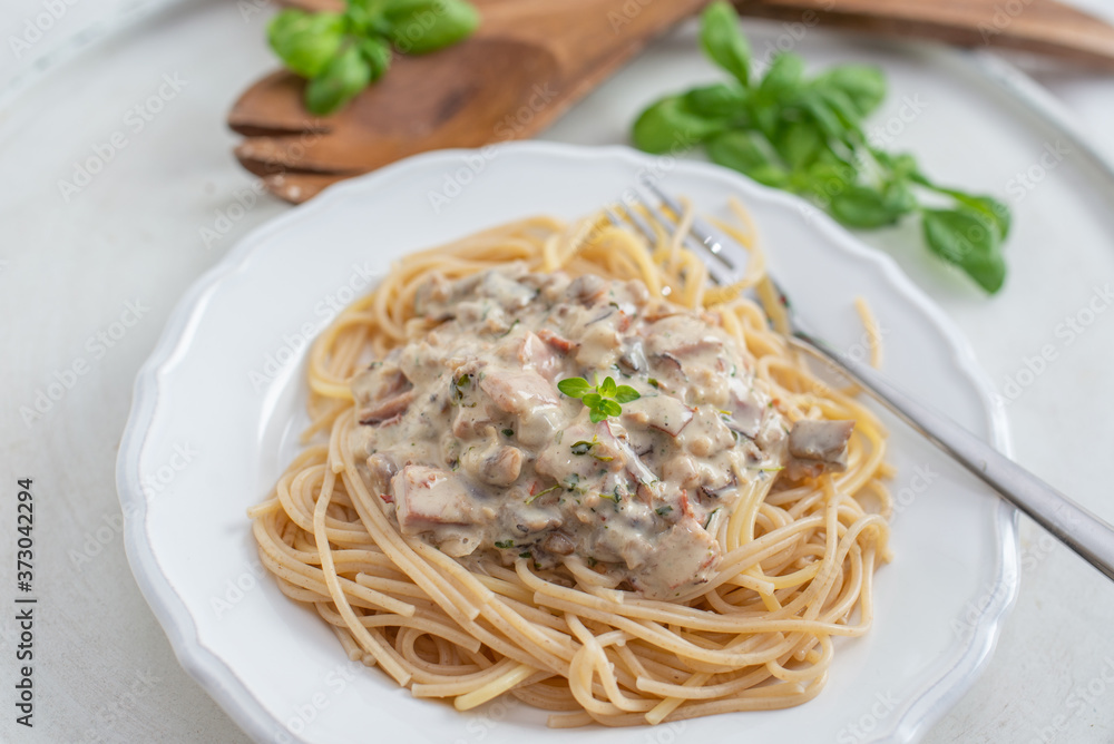 Italian spaghetti pasta with tuna and arugula