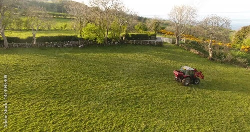 Massey Ferguson 4255 sowing manure photo