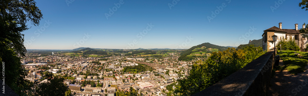 Salzburg Stadt Panorama vom Kapuzinerberg mit Franziskischlössel in Salzburg Österreich