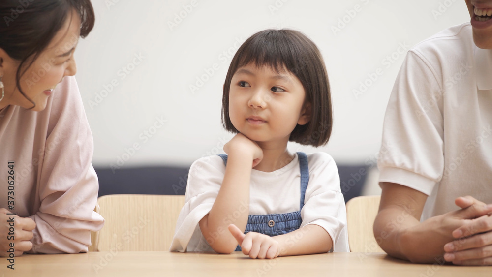 家族団らんのイメージ	