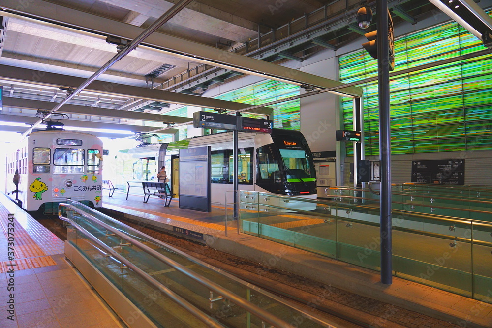 Obraz premium 【富山県】富山駅の路面電車 / Light Rail at Toyama Station