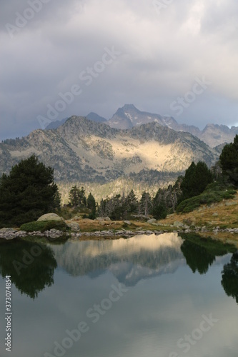 Reflets du lac de Bastan  inf  rieur 