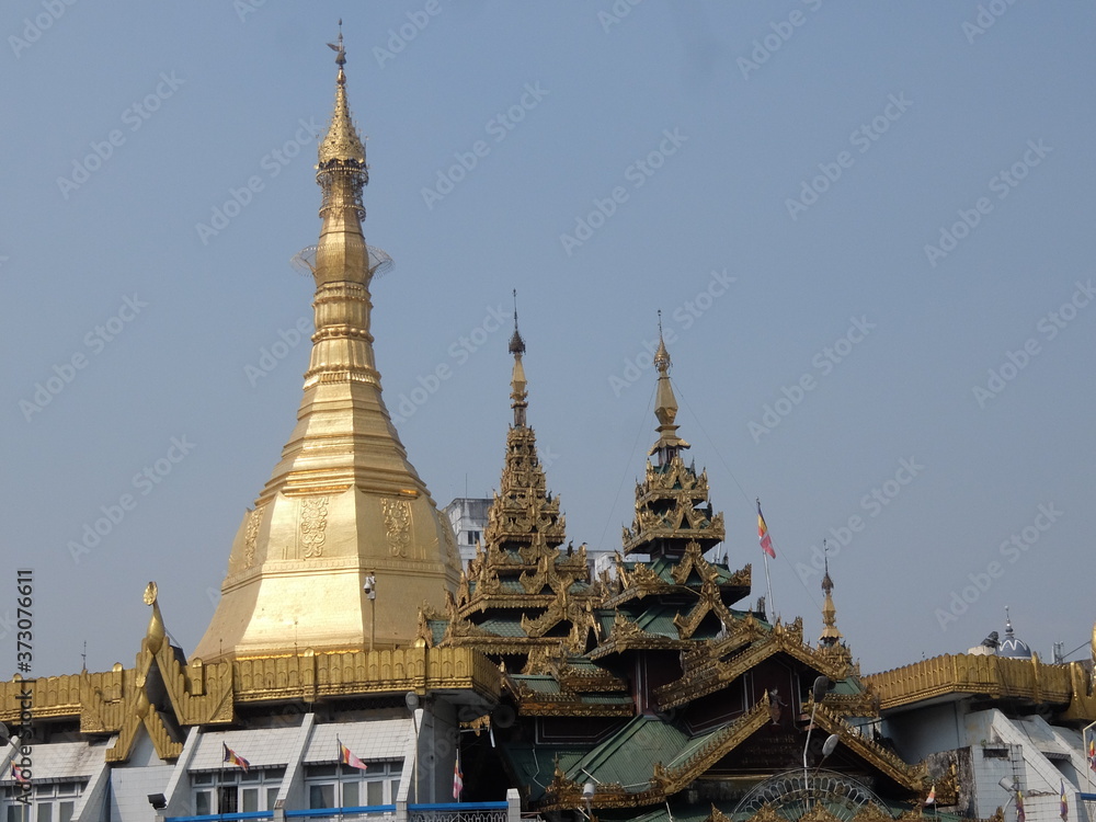 Fototapeta premium ヤンゴンのパゴダ