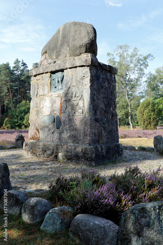 Hermann Loens Stein, Denkmal, Heideflaechen am Wietzer Berg, Mueden, Niedersachsen, Deutschland, Europa photo